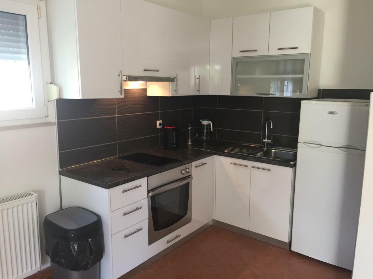 Ana'S Apartments Петрчане Экстерьер фото